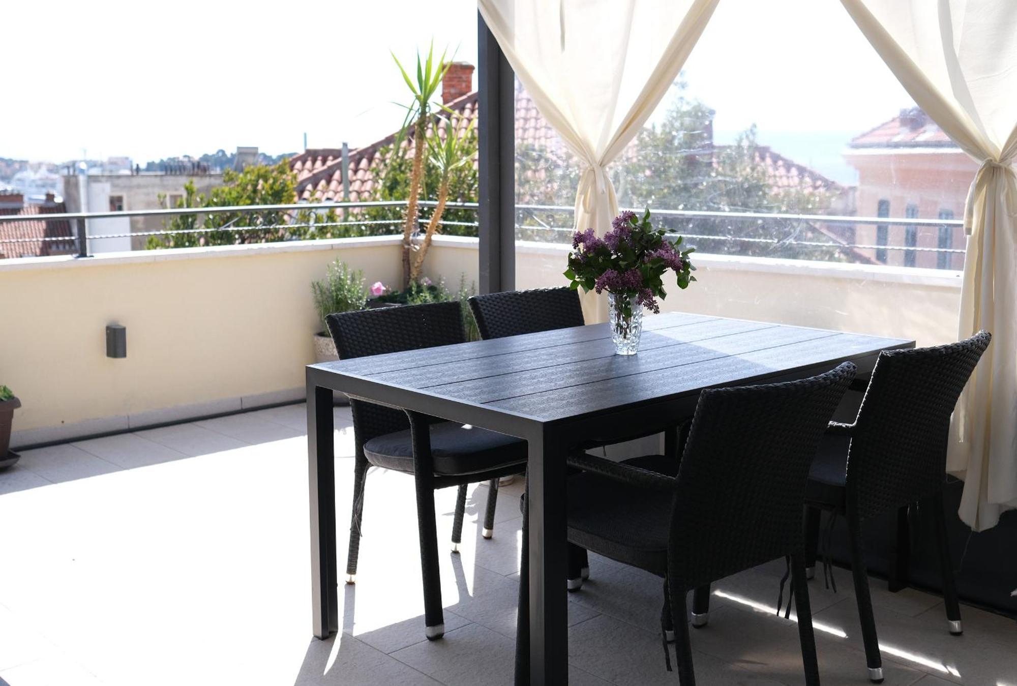 Prime Location Penthouse Apt With A Large Terrace 斯普利特 外观 照片