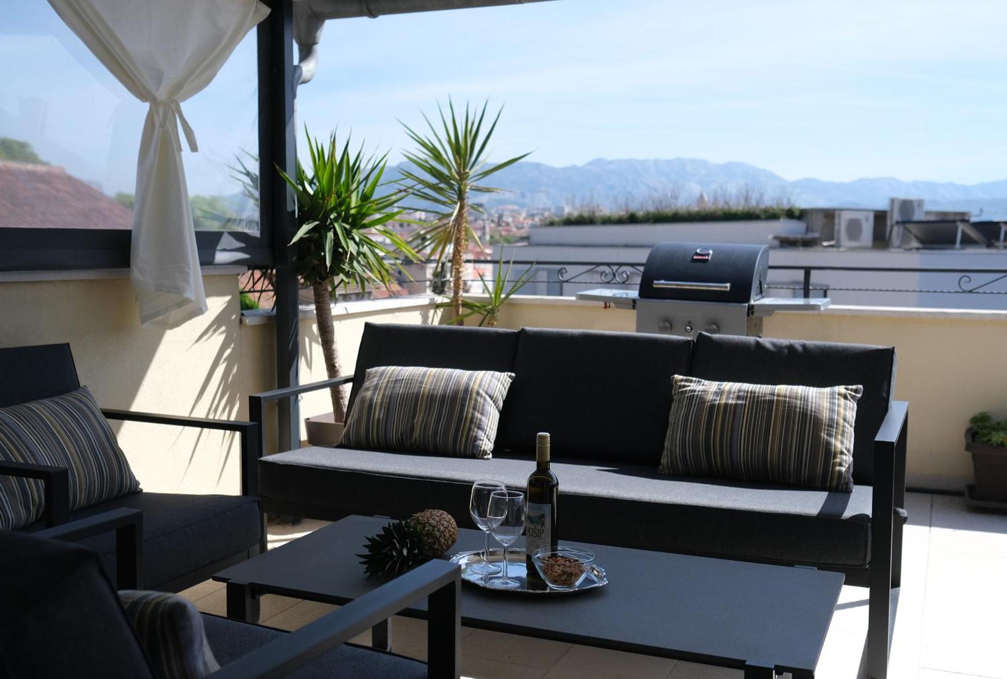 Prime Location Penthouse Apt With A Large Terrace 斯普利特 外观 照片